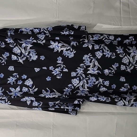 Ralph Lauren Floral- print Bell Sleeve Dress Size 8 - Picture 3 of 10